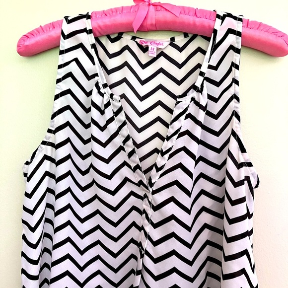 Candies zig zag sleeveless blouse - Picture 2 of 6
